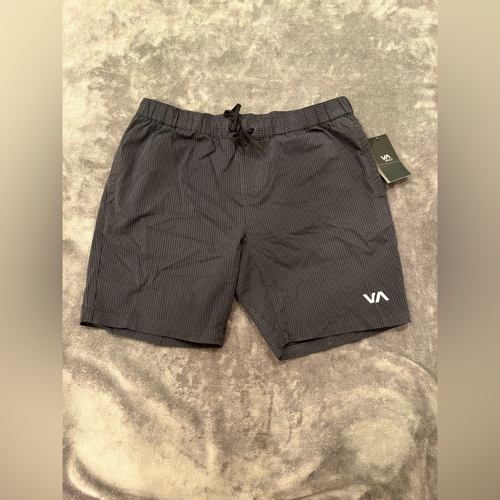 Mens RVCA shorts, size large